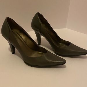 Kenneth Cole Reaction Leather Heels Gray Size 7.5